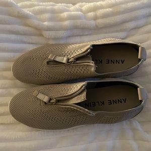 Anne Klein wore once size 8M/ Zip detail